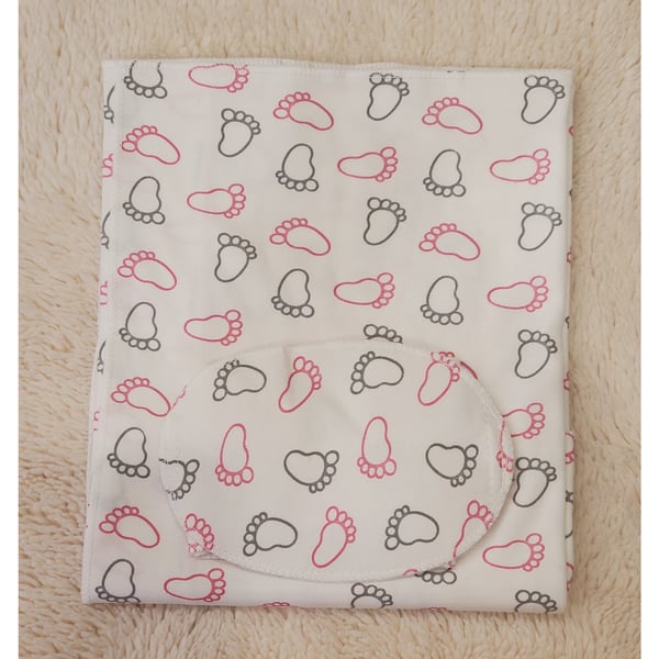 Tradional Kuwaiti Swaddles - pink foot