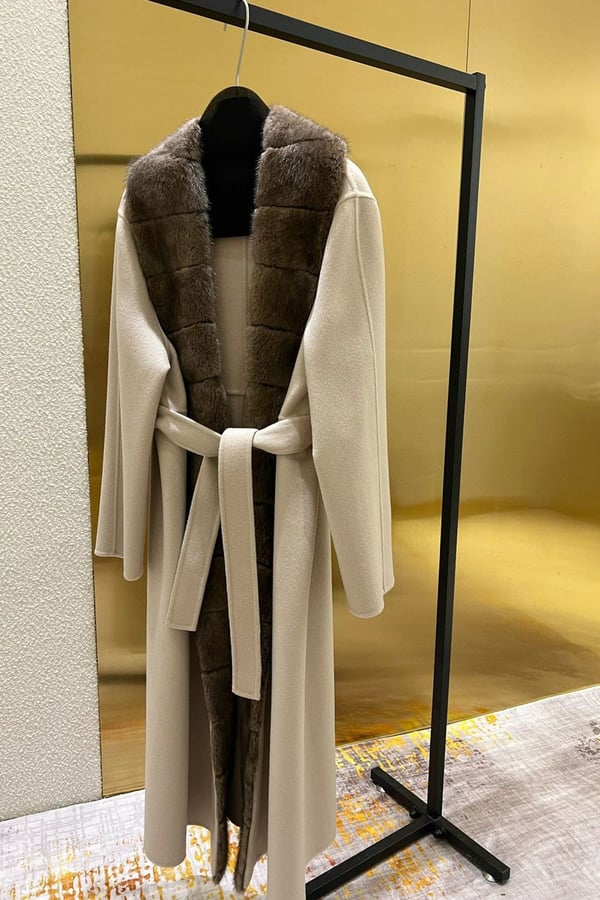Lora piana fur beige muskrat