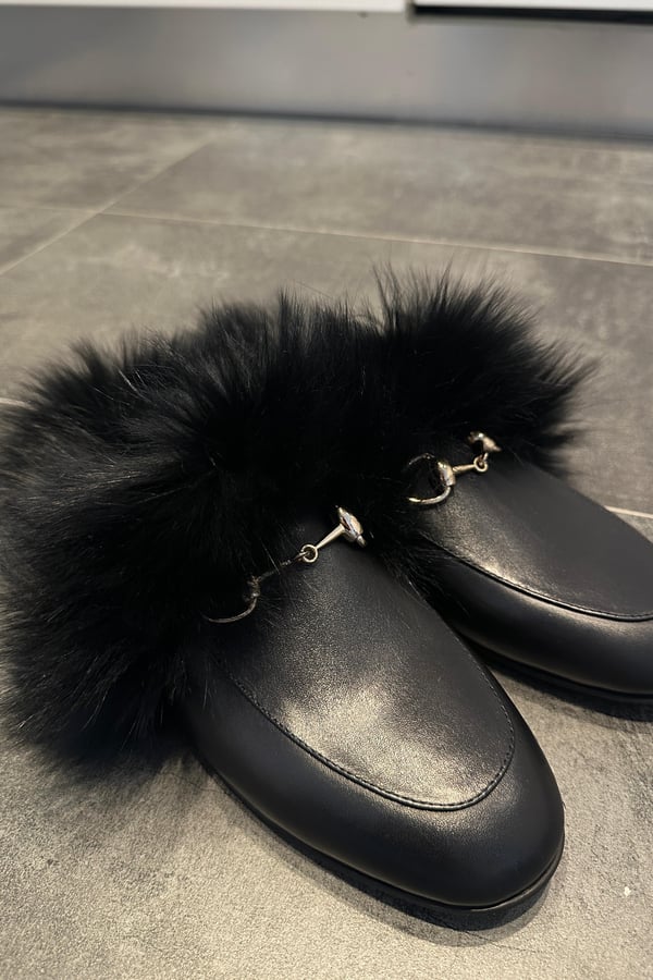 Black slippers with black fox fur 