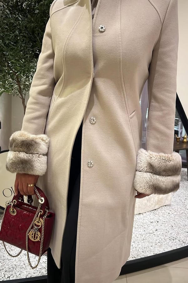 New beige cashmere signature with fur rex
