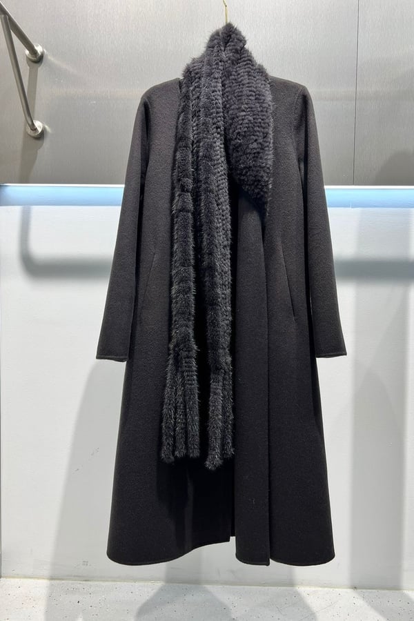 Black vs black fur