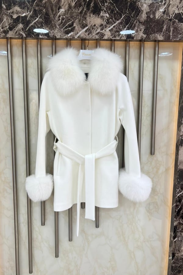 Off white cashmere fur hand and neck 