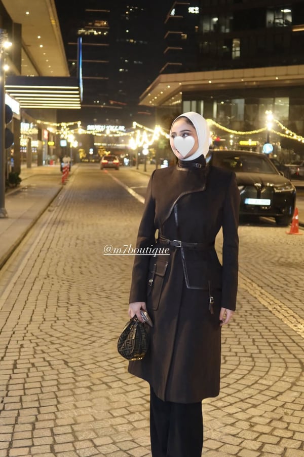 Cashmere and leather corner chocolate 